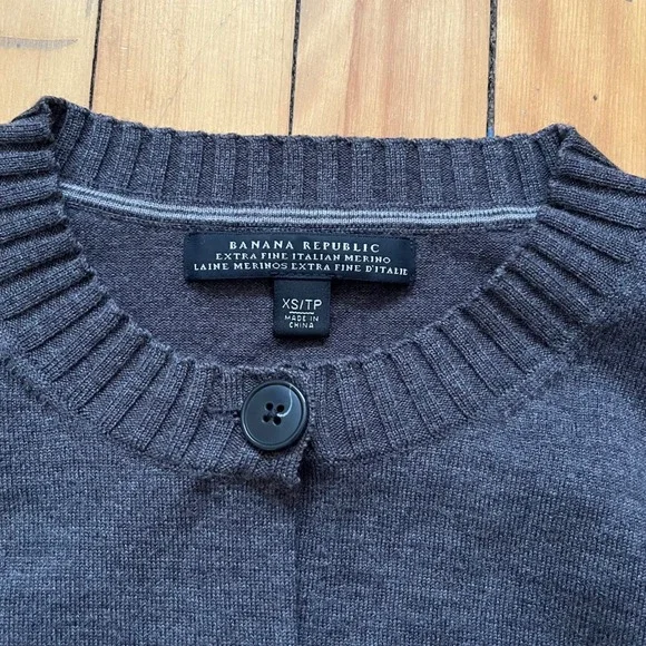 Banana Republic Extra Fine Italian Merino Wool Cardigan Sweater Dark Gray XS - Picture 2 of 6
